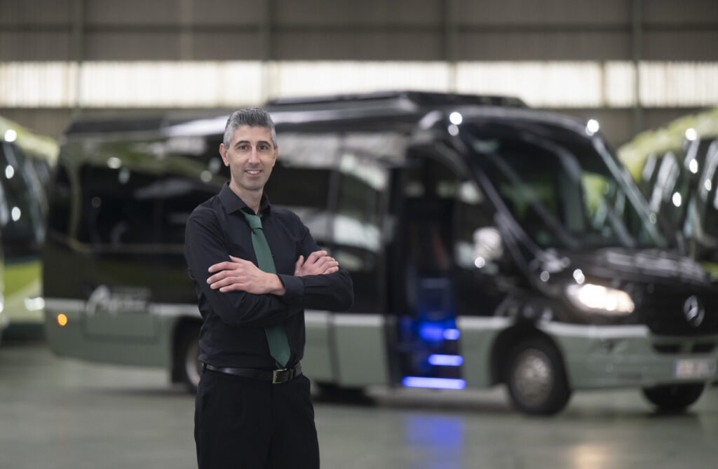 Iker Puertas conductor Aizpurua Autobusak gidaria